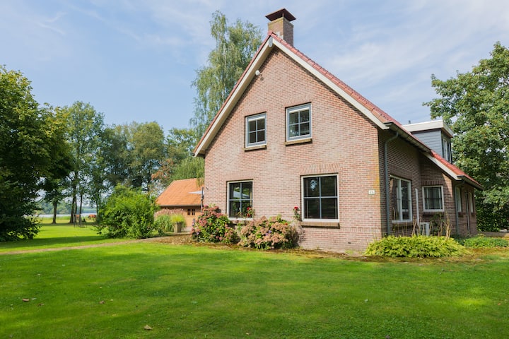 Vakantiewoning Ellertshaar Aan Meer Met Hot Tub - 네덜란드