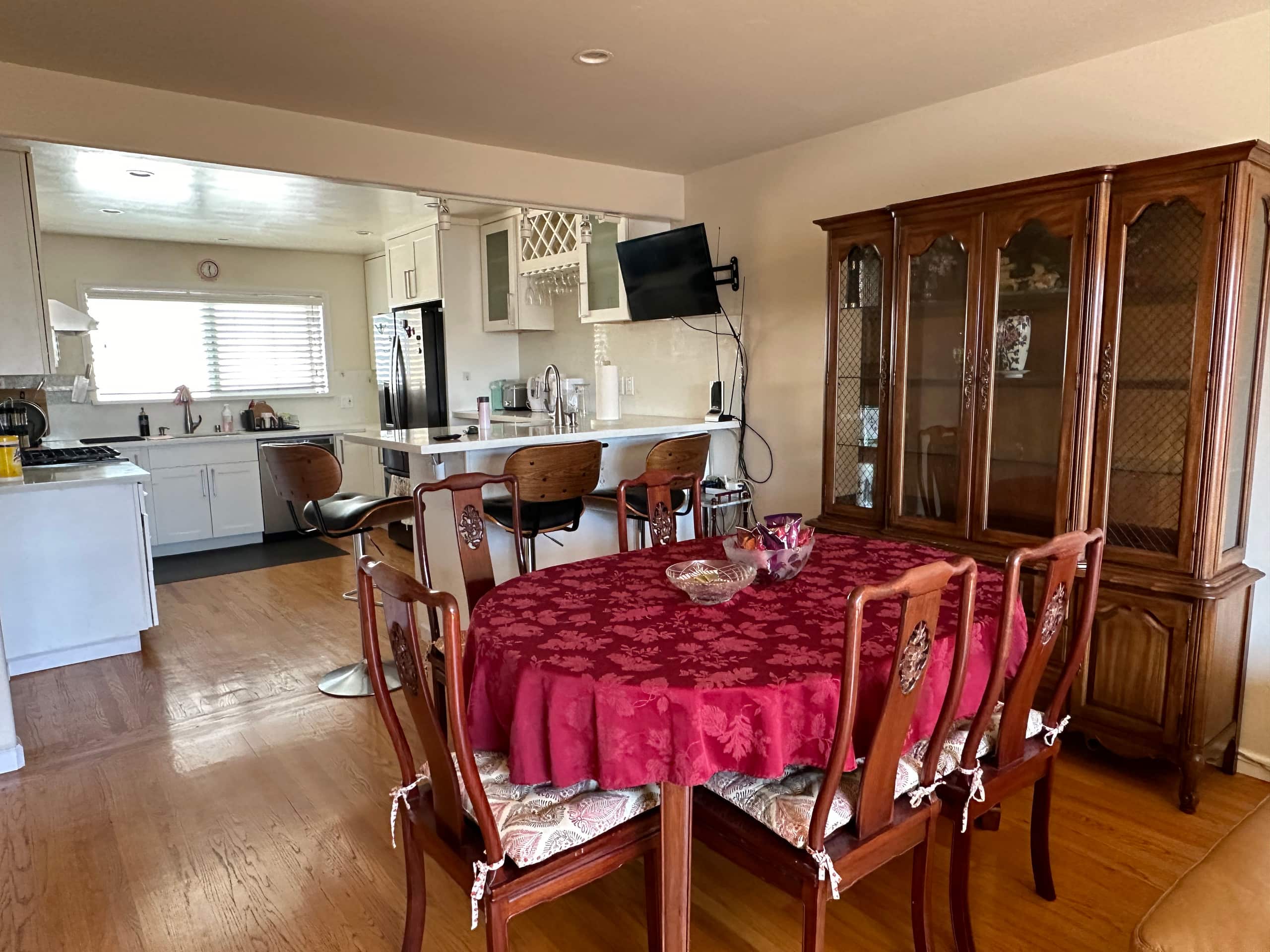 Home in San Francisco · ★4.75 · 2 bedrooms · 4 beds · 1 bath - Image 4