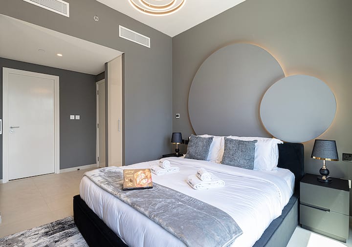 Dormitorio sereno y elegante: tu retiro perfecto.