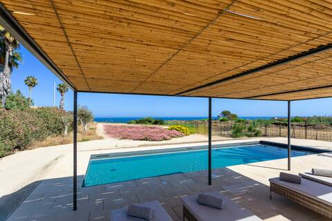 Villa Calamare - Luxury Seafront property