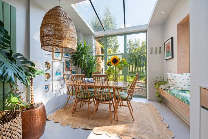 Exquisite 3 bedroom Townhouse gallery image 2