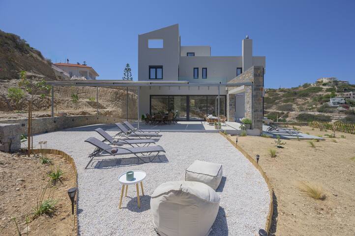 Theasea luxury residence ,beachfront,no car needed gallery image 3