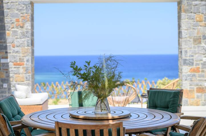 Theasea luxury residence ,beachfront,no car needed gallery image 5