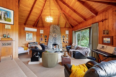 Stylish Stay –AC, Art, Llamas, Flower Farm, Stream