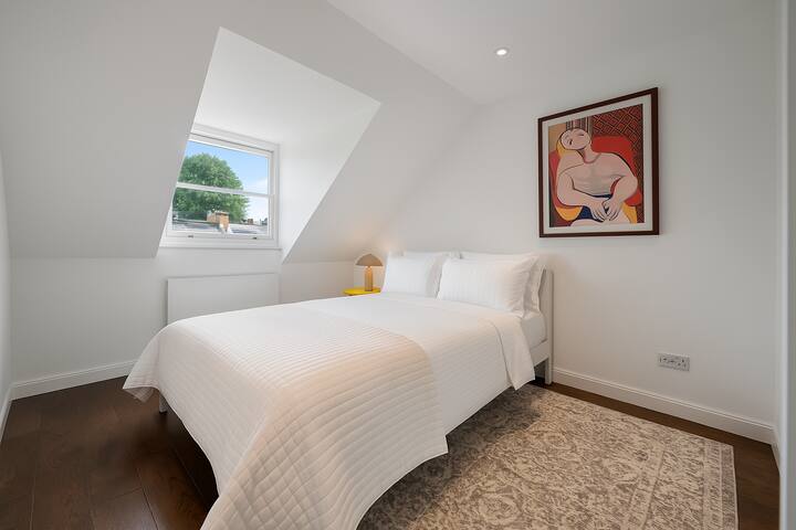 Primrose 3BR/3BA Townhouse in Central London gallery image 5