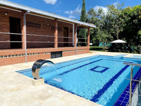 Estate + Private Pool!