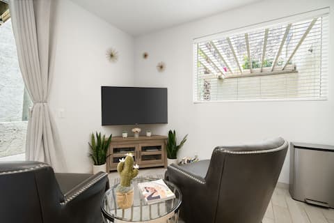 Top performing Airbnb: Palm Escape | Modern Delight Near Tennis Gardens in Indian Wells