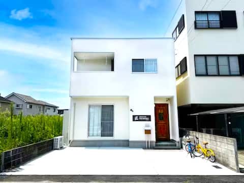 Newly opened, newly built, 1 building, private rental, 3 bedrooms, up to 6 people, parking, family a