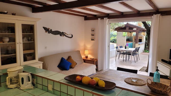 Гостинска куќа 2: кујна и дневна соба