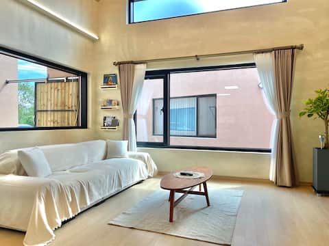 Lazy Bear | Room 102