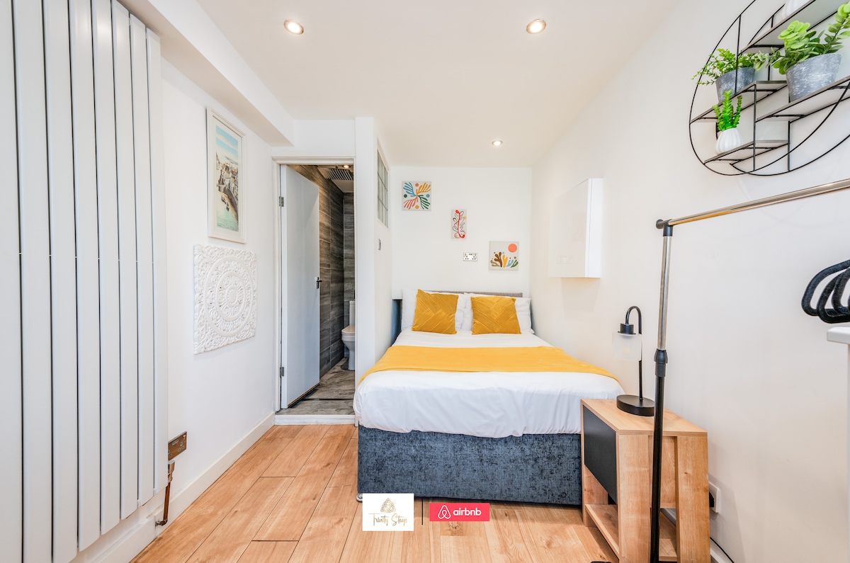 Dormitorio en Trinity Stays Short Lets & Serviced Accommodation