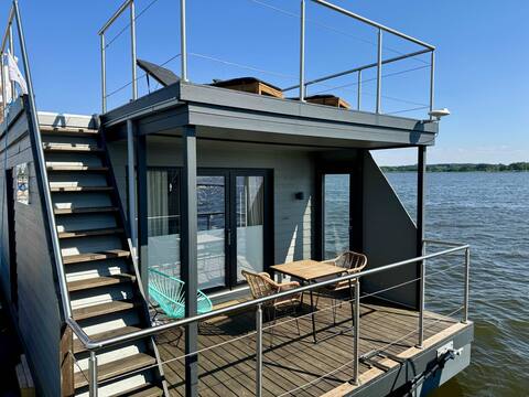 Houseboat bikini on the Schlei