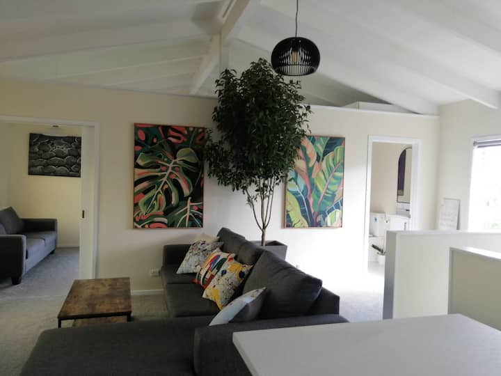 Takapuna 3b & Netflix
3 Bed 2 Bath & 3 Park Onsite - Auckland