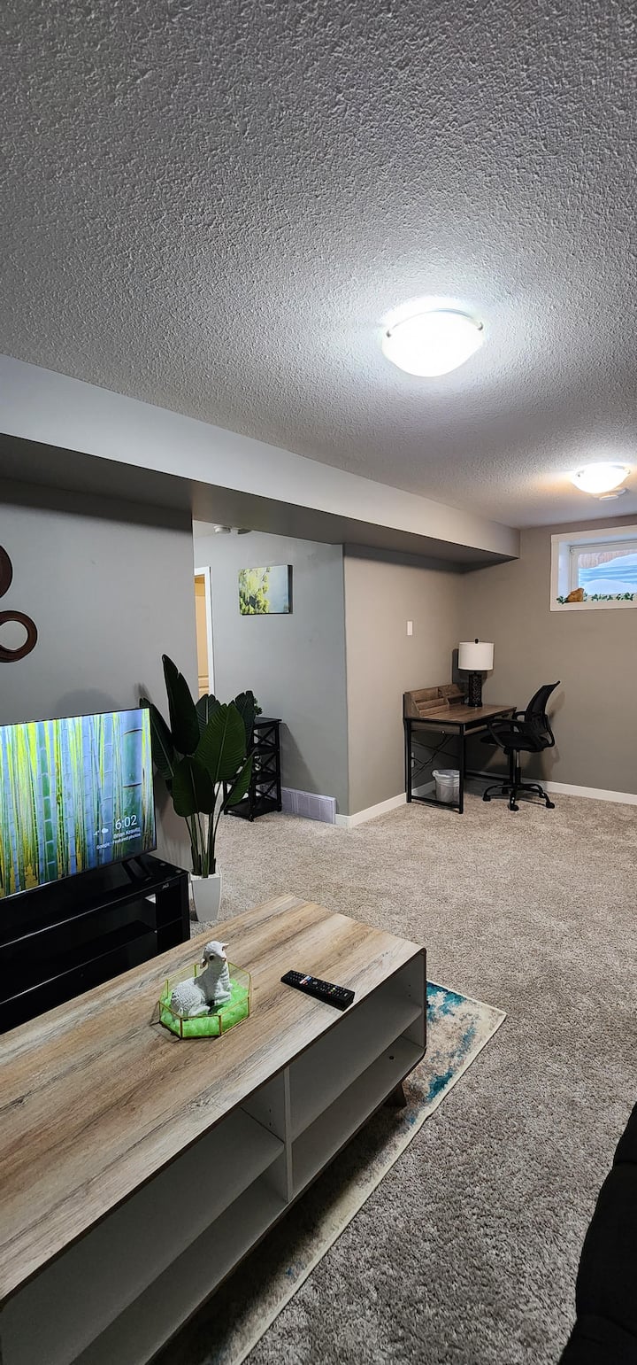 Cozy Hidden Gem In The Greens - Regina