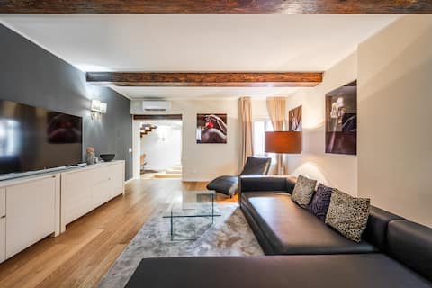 Artists' Palace 270sqm Penthouse 4bedr + Jacuzzi