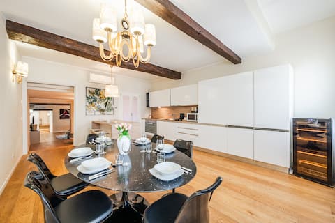 Artists' Palace 270sqm Penthouse 4bedr + Jacuzzi