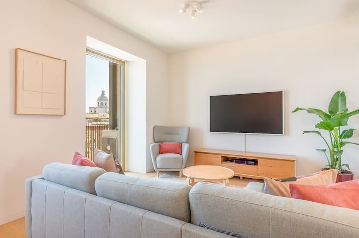 Quiet Apt • Fast Wi-Fi • AC • 3 Baths • Epic Views