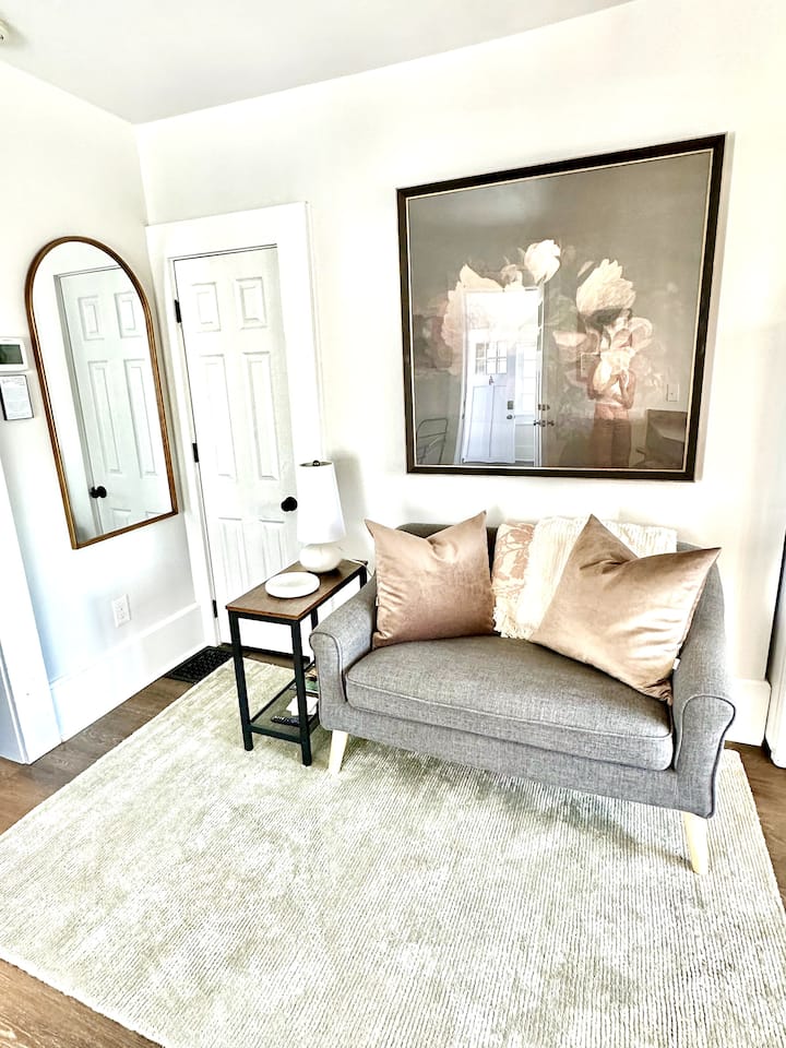 New! The Secret Sunroom Cottage - Harbor Springs, MI