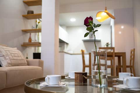 Top Airbnb: AlbertHouse - Luxurious Apartment in the Center of Malaga in San Felipe Neri
