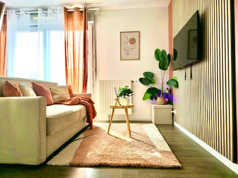 Annonce Airbnb populaire: Charming cozy 2-room apartment 5 min from the metro & private parking à Créteil