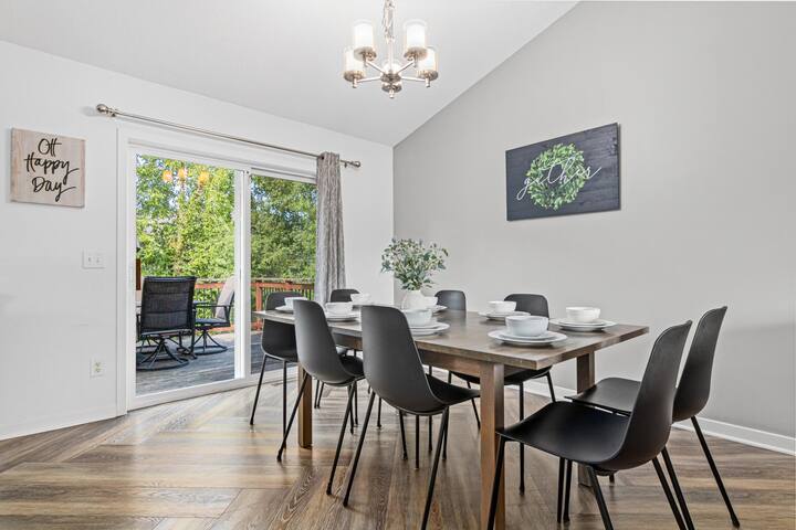 Open Concept | Hot Tub | Ping Pong gallery image 3