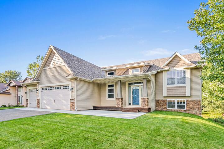 Open Concept | Hot Tub | Ping Pong gallery image 5