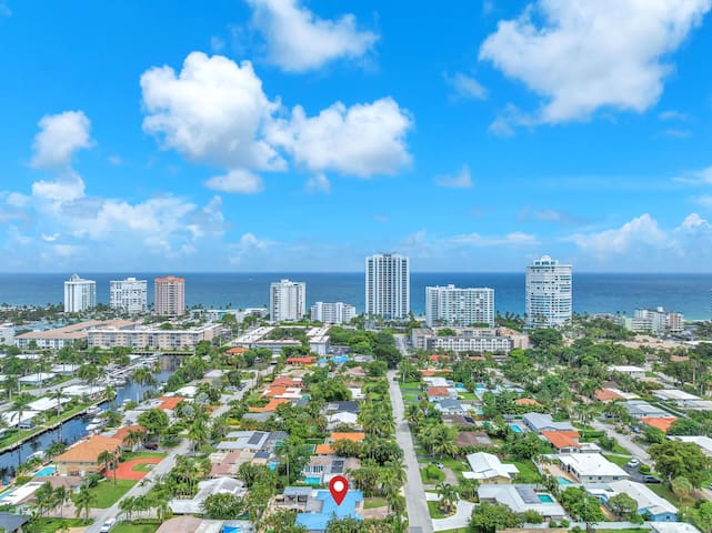 Walk to Beach|MiniGolf|Pool|BBQ|Spa|Heated Jacuzzi gallery image 2