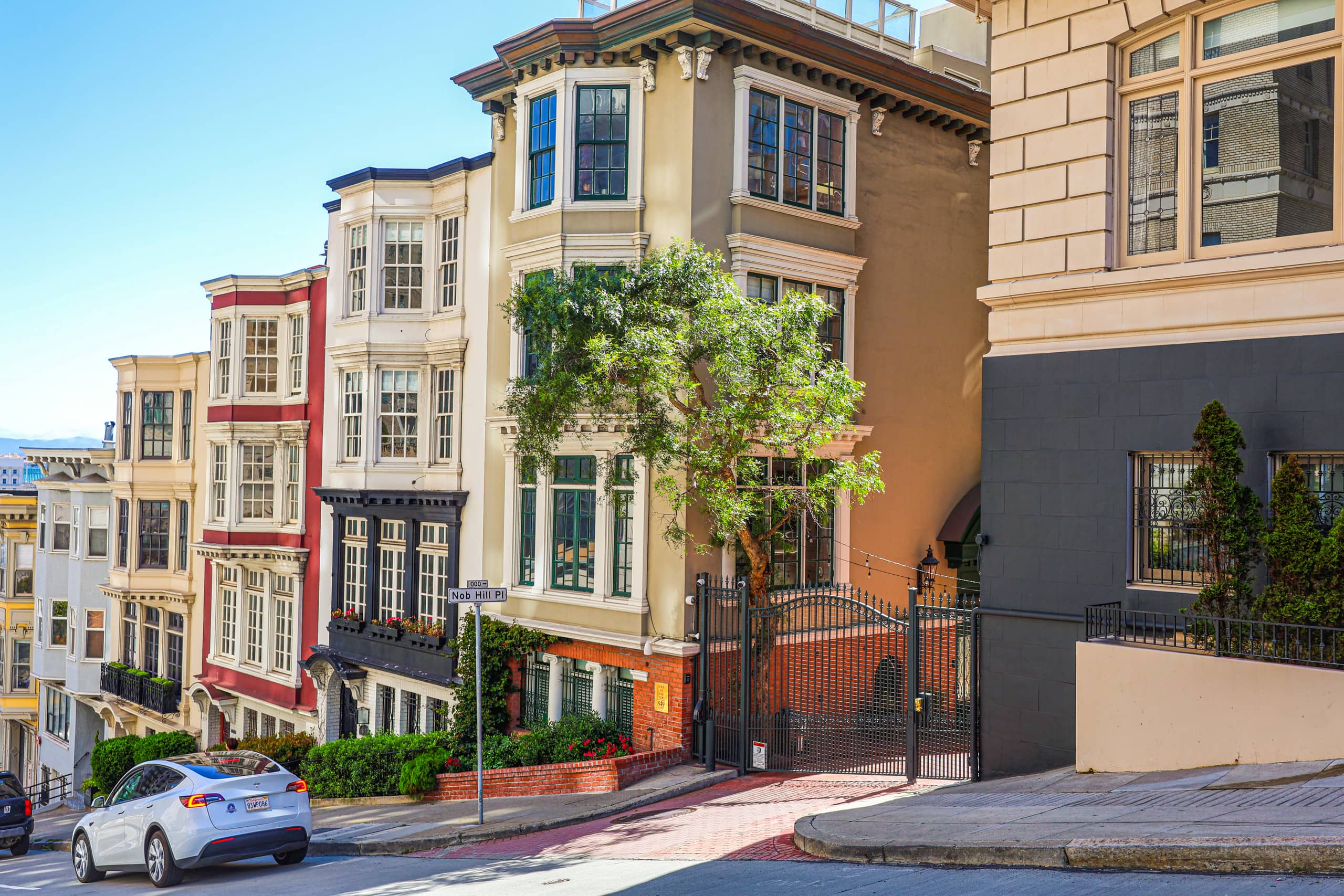 Condo in San Francisco · ★4.93 · 2 bedrooms · 2 beds · 1 bath - Image 37