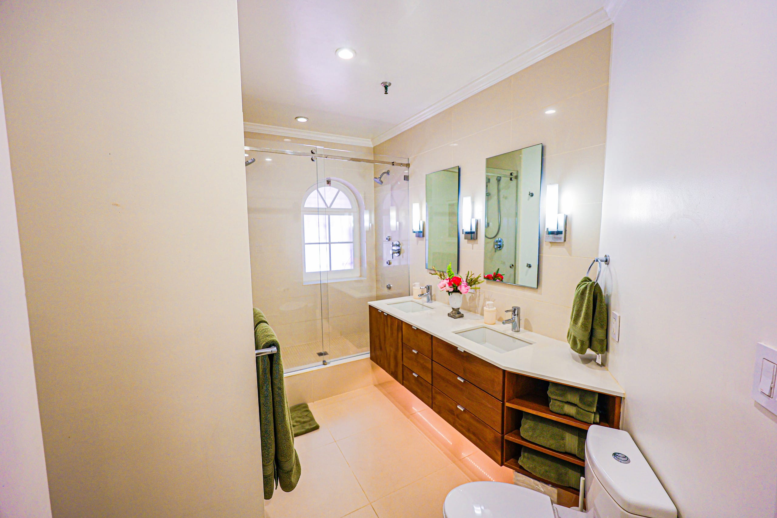 Condo in San Francisco · ★4.93 · 2 bedrooms · 2 beds · 1 bath - Image 34
