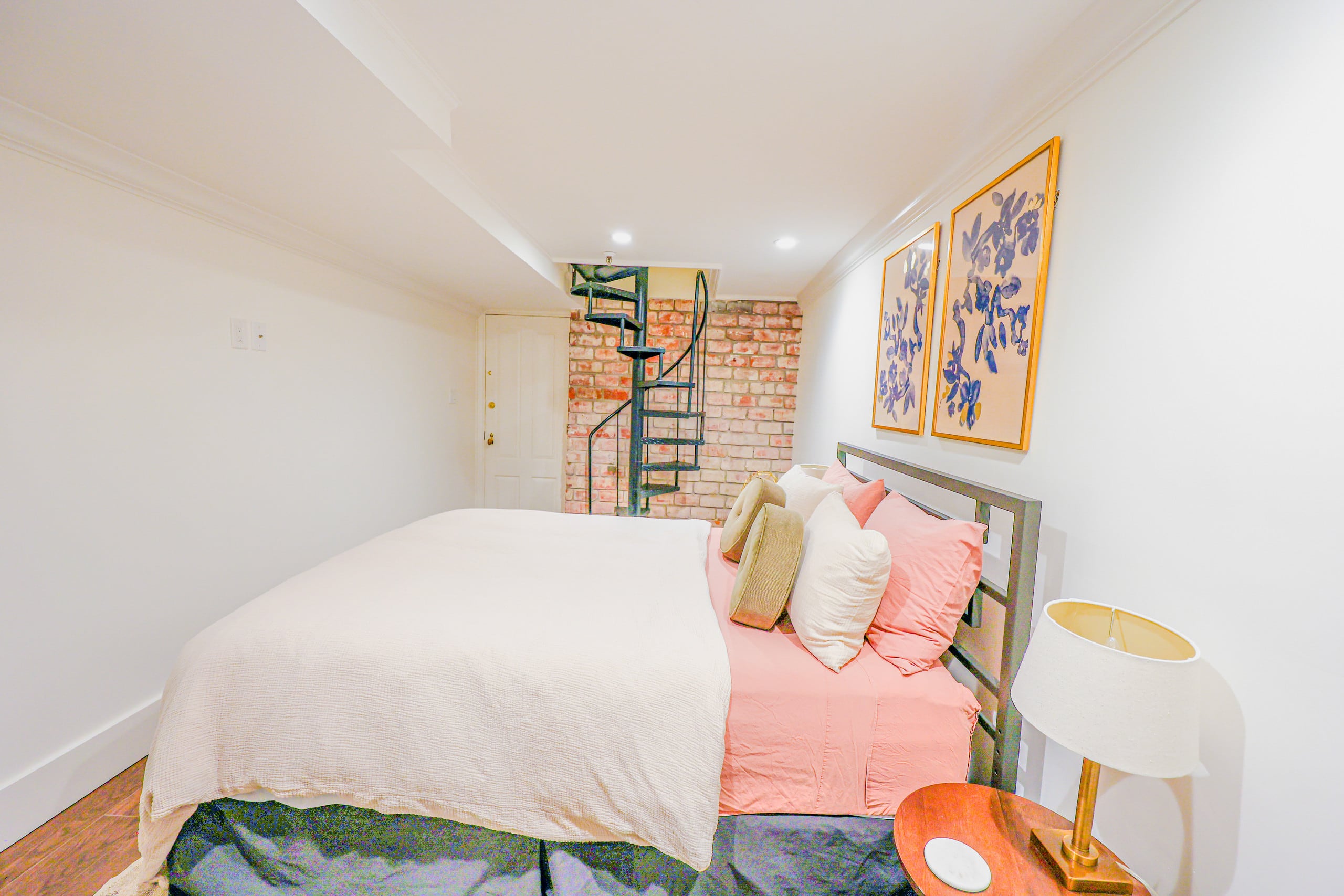 Condo in San Francisco · ★4.93 · 2 bedrooms · 2 beds · 1 bath - Image 32