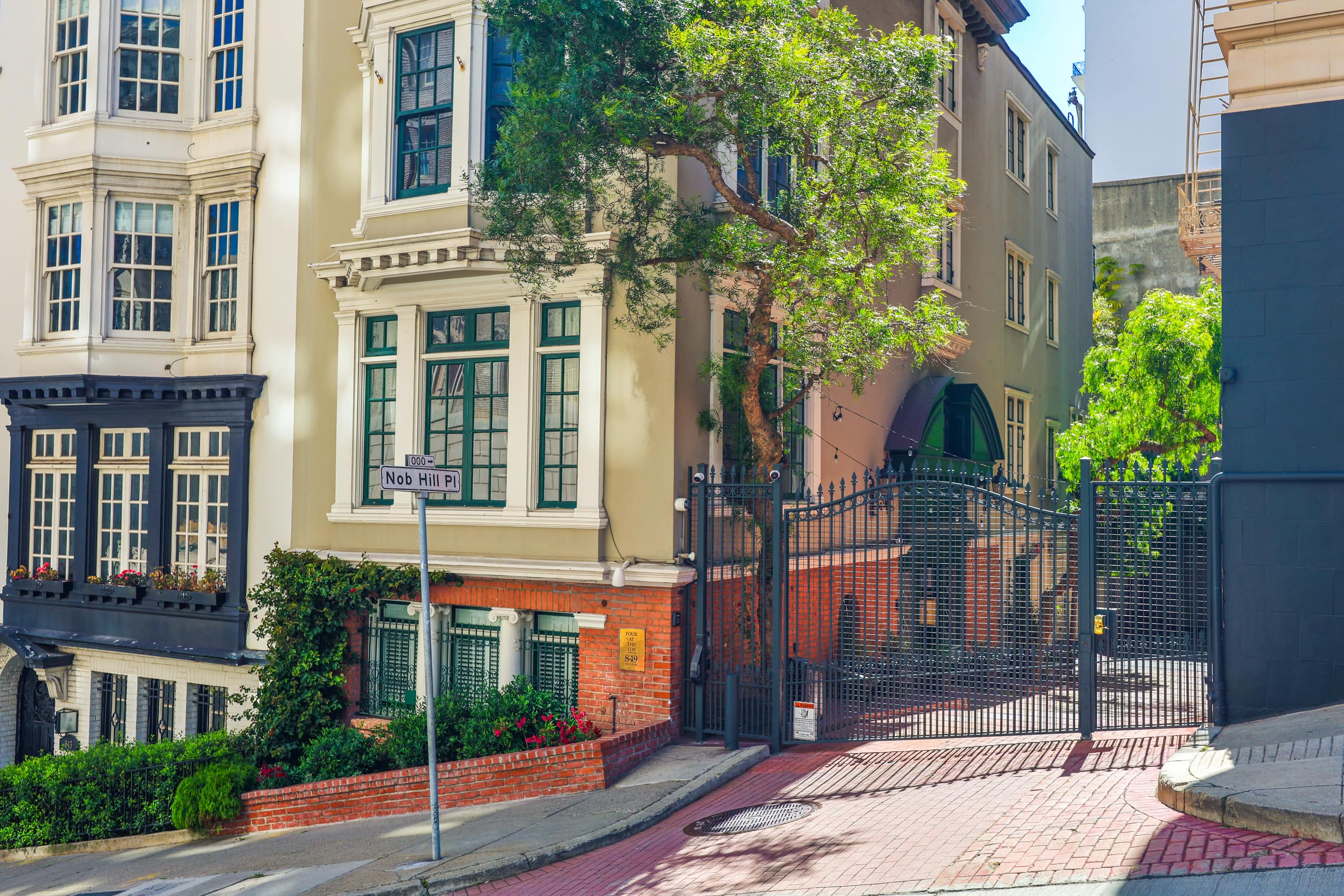 Condo in San Francisco · ★4.93 · 2 bedrooms · 2 beds · 1 bath - Image 43