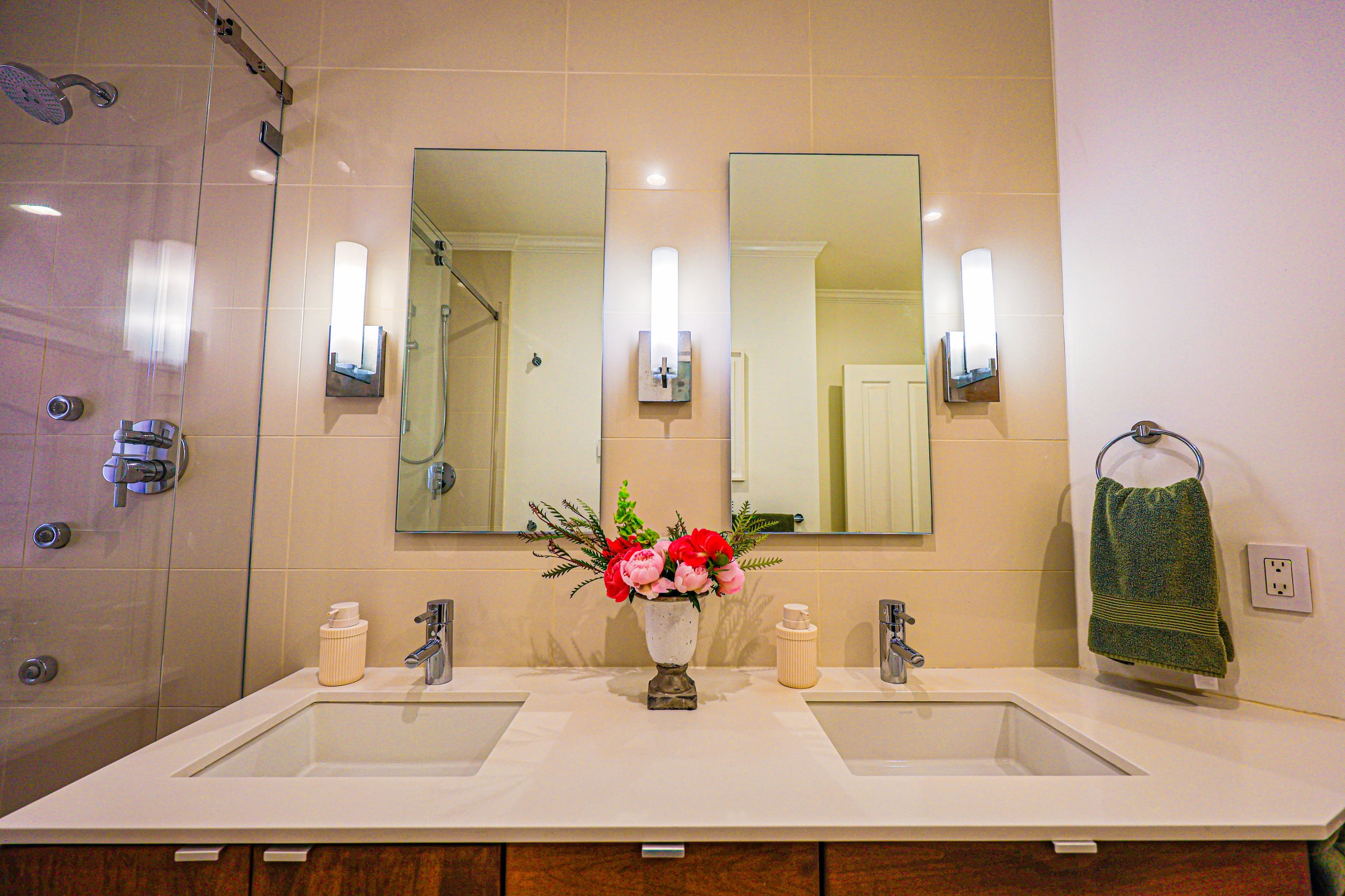 Condo in San Francisco · ★4.93 · 2 bedrooms · 2 beds · 1 bath - Image 35