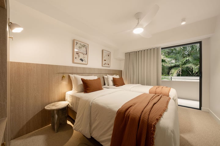 Guest bedroom two (king or twin bed configuration available on request) 