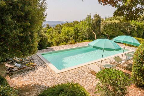 House with panoramic pool