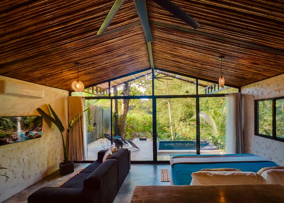 Pond House in the Costa Rican jungle, Parrita, Puntarenas, Costa Rica, photo 3 of 10
