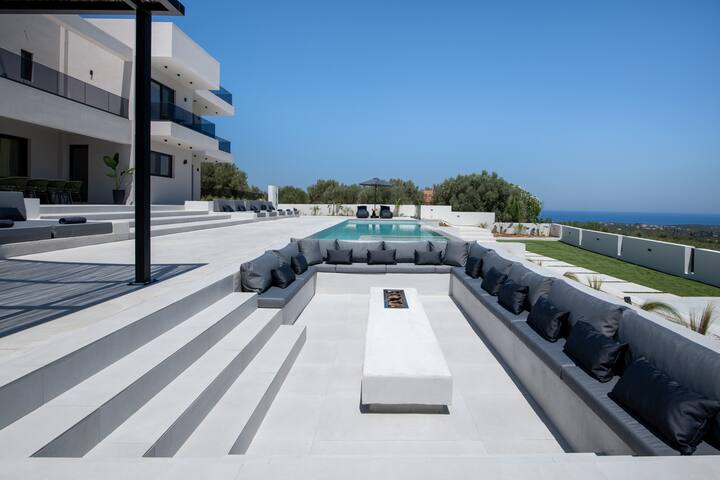 LeEva Oasis villa gallery image 2