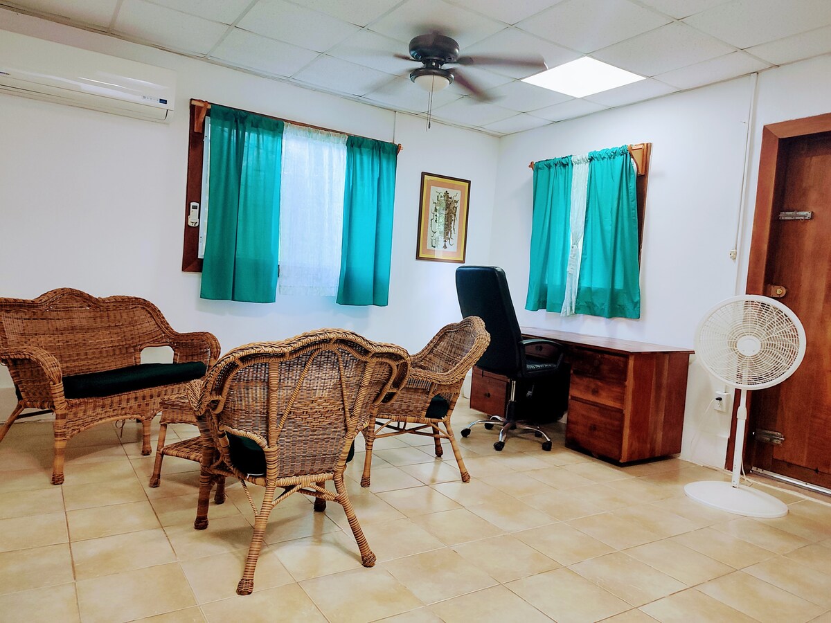 Family House/ 3 Bedrooms/ Pool Access/ Garden View — 3 bedroom vacation rental in San Ignacio