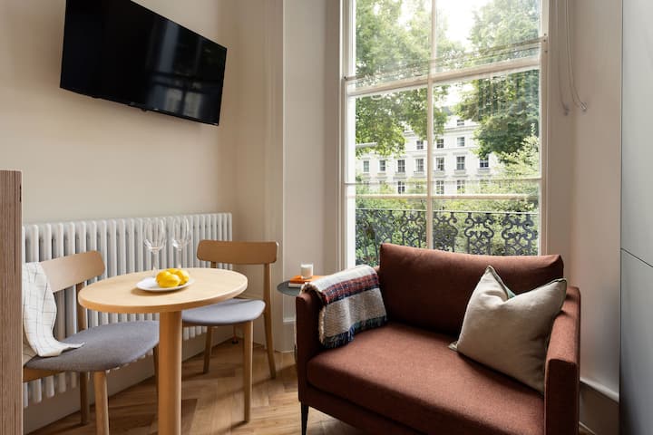 Fivem Notting Hill, Mezzanine Studio Apartment - London