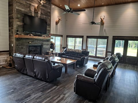Popular Airbnb listing: The Lodge at Circle V in Gulf Shores / Orange Beach