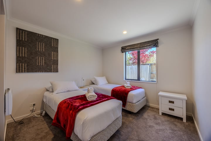 Due letti singoli (possono essere trasformati in un letto matrimoniale grande su richiesta) con riscaldamento e coperte elettriche. 