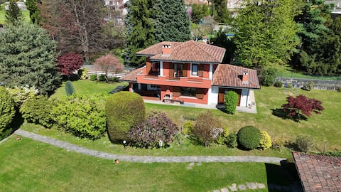 Villa with private garden near Orta