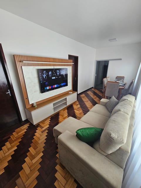 Central, spacious apartment with garage