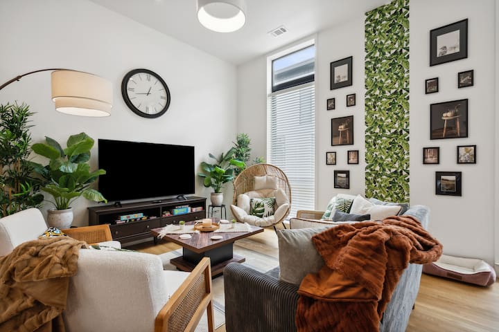 The Emerald:3BD In the Heart of Magnolia &Stylish!