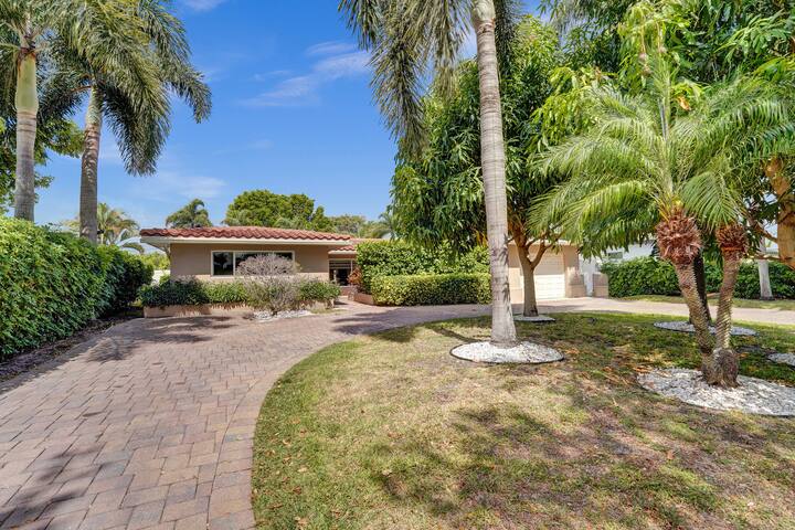 Beach Getaway w/Heated Pool, Firepit & Arcade Fun gallery image 4