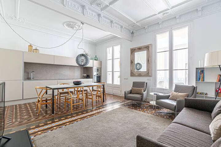 Paseo de gracia elegant apartment gallery image 2