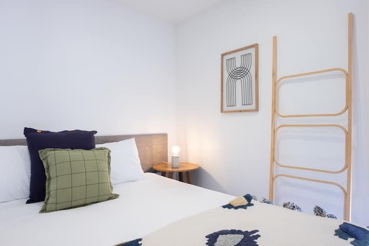 King bed (or twin on request)