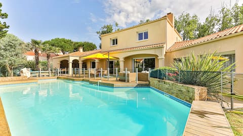 Beautiful Villa + Bungalow 700 m from the sea