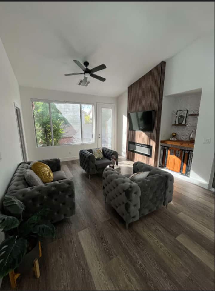 Summerlin Designer Rental - Garage & Pet Friendly! - Las Vegas, NV