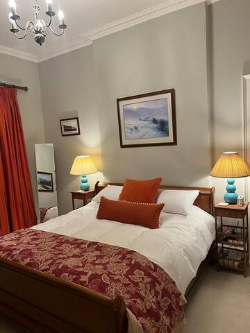 Luxury New Town period apartment gallery image 5