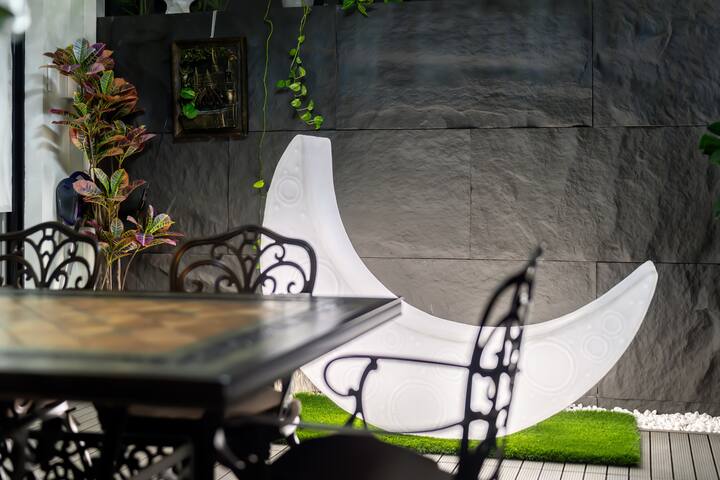 Equitice Winter Moonlight Villa gallery image 2